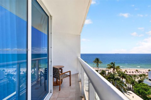 Hotel en venta en Fort Lauderdale, Florida, 1 dormitorio, 80.64 m2 № 2244284 - foto 3