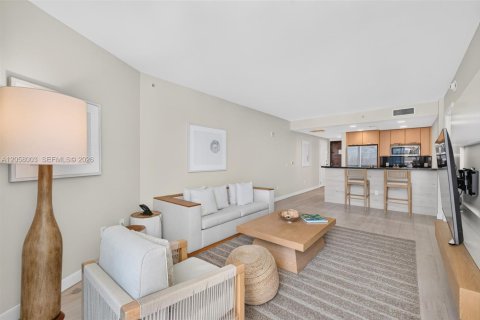 Hotel en venta en Fort Lauderdale, Florida, 1 dormitorio, 80.64 m2 № 2244284 - foto 13