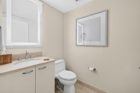Hotel en venta en Fort Lauderdale, Florida, 1 dormitorio, 80.64 m2 № 2244284 - foto 23