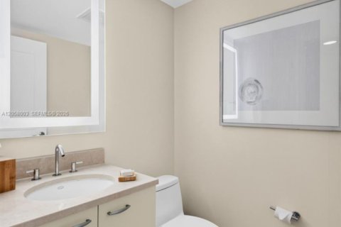 Hotel en venta en Fort Lauderdale, Florida, 1 dormitorio, 80.64 m2 № 2244284 - foto 24