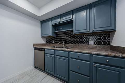 Condo in Clearwater, Florida, 1 bedroom  № 1665946 - photo 6