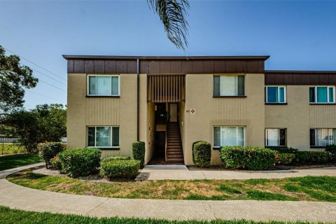 Condo in Clearwater, Florida, 1 bedroom  № 1665946 - photo 2