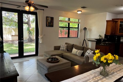 Touwnhouse à vendre à Miami, Floride: 3 chambres, 187.11 m2 № 1951025 - photo 5