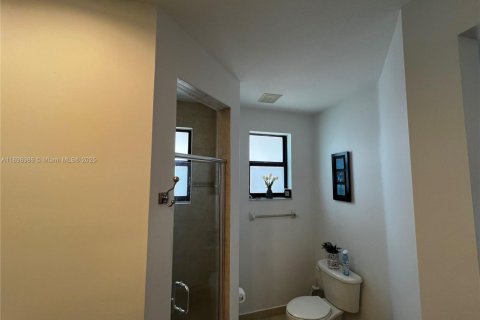 Touwnhouse à vendre à Miami, Floride: 3 chambres, 187.11 m2 № 1951025 - photo 24