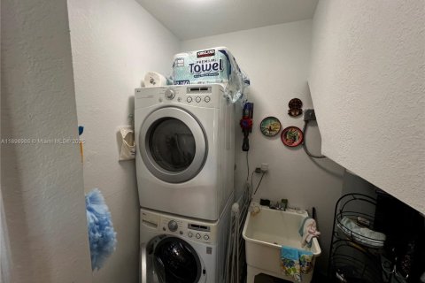 Touwnhouse à vendre à Miami, Floride: 3 chambres, 187.11 m2 № 1951025 - photo 30