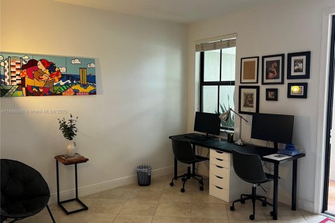 Touwnhouse à vendre à Miami, Floride: 3 chambres, 187.11 m2 № 1951025 - photo 4