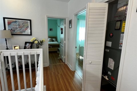 Touwnhouse à vendre à Miami, Floride: 3 chambres, 187.11 m2 № 1951025 - photo 16