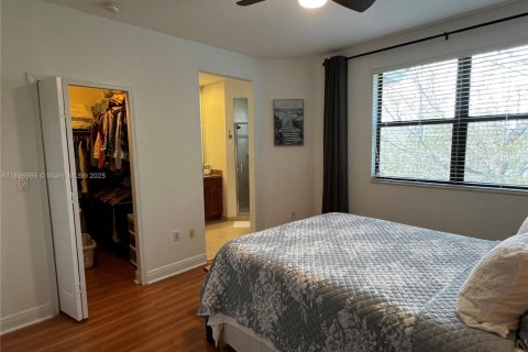 Touwnhouse à vendre à Miami, Floride: 3 chambres, 187.11 m2 № 1951025 - photo 22