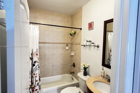 Touwnhouse à vendre à Miami, Floride: 3 chambres, 187.11 m2 № 1951025 - photo 25