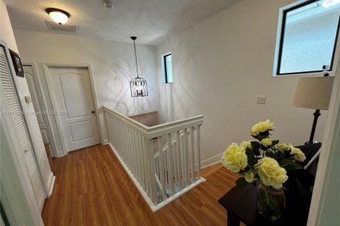 Touwnhouse à vendre à Miami, Floride: 3 chambres, 187.11 m2 № 1951025 - photo 17