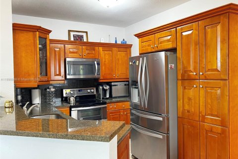 Touwnhouse à vendre à Miami, Floride: 3 chambres, 187.11 m2 № 1951025 - photo 12