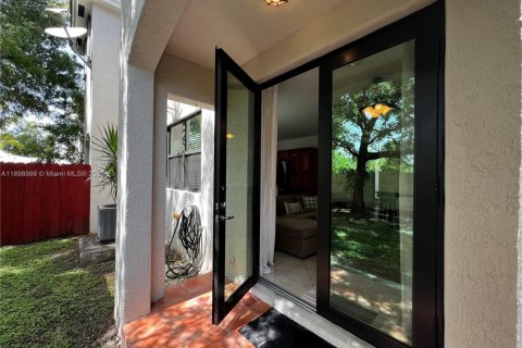 Touwnhouse à vendre à Miami, Floride: 3 chambres, 187.11 m2 № 1951025 - photo 27