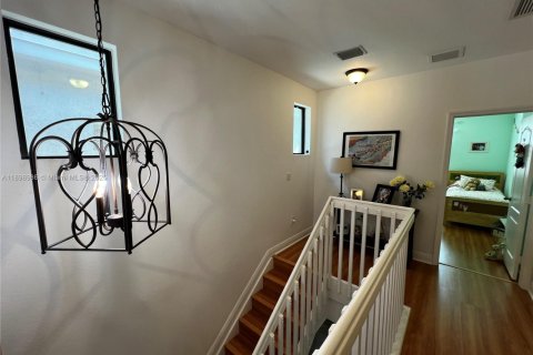 Touwnhouse à vendre à Miami, Floride: 3 chambres, 187.11 m2 № 1951025 - photo 15