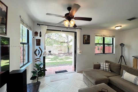 Touwnhouse à vendre à Miami, Floride: 3 chambres, 187.11 m2 № 1951025 - photo 8