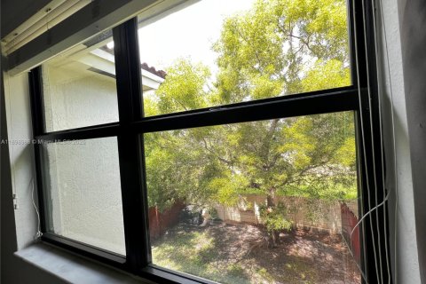 Touwnhouse à vendre à Miami, Floride: 3 chambres, 187.11 m2 № 1951025 - photo 26