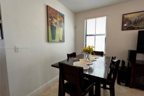 Touwnhouse à vendre à Miami, Floride: 3 chambres, 187.11 m2 № 1951025 - photo 11