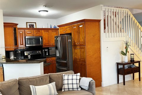 Touwnhouse à vendre à Miami, Floride: 3 chambres, 187.11 m2 № 1951025 - photo 13