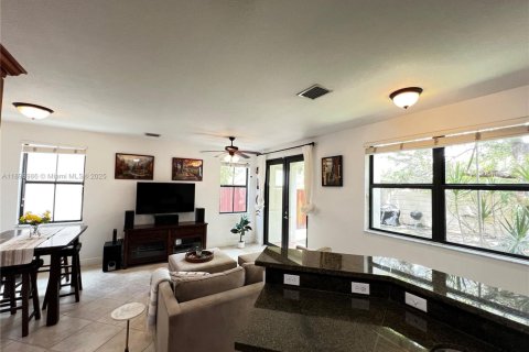 Touwnhouse à vendre à Miami, Floride: 3 chambres, 187.11 m2 № 1951025 - photo 7