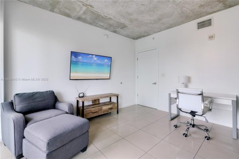 Condominio en alquiler en Miami, Florida, 2 dormitorios, 110.55 m2 № 2060059 - foto 11