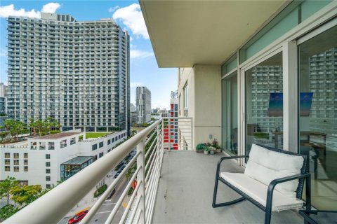 Condominio en alquiler en Miami, Florida, 2 dormitorios, 110.55 m2 № 2060059 - foto 15