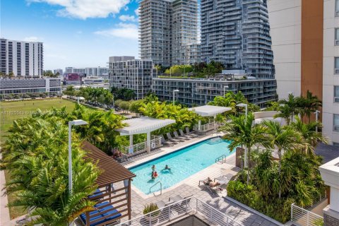 Condominio en Miami, Florida, 2 dormitorios  № 2060059