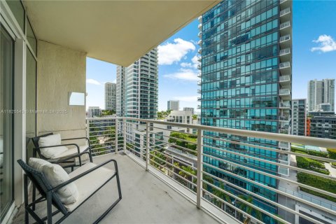 Condominio en alquiler en Miami, Florida, 2 dormitorios, 110.55 m2 № 2060059 - foto 2