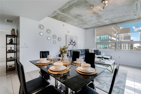Condominio en alquiler en Miami, Florida, 2 dormitorios, 110.55 m2 № 2060059 - foto 6