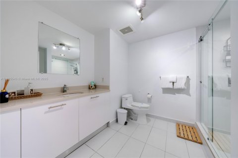 Condominio en alquiler en Miami, Florida, 2 dormitorios, 110.55 m2 № 2060059 - foto 16