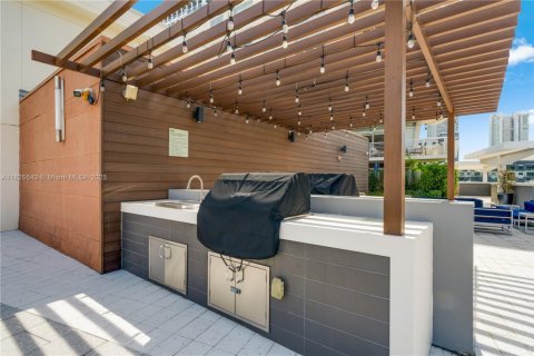 Condominio en alquiler en Miami, Florida, 2 dormitorios, 110.55 m2 № 2060059 - foto 26