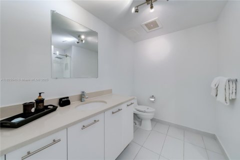 Condominio en alquiler en Miami, Florida, 2 dormitorios, 110.55 m2 № 2060059 - foto 21