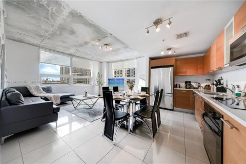 Condominio en alquiler en Miami, Florida, 2 dormitorios, 110.55 m2 № 2060059 - foto 5