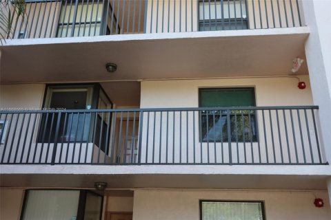 Купить кондоминиум в Санрайз, Флорида 2 спальни, 88.26м2, № 1814684 - фото 4