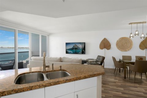 Condo in Miami Beach, Florida, 2 bedrooms  № 2012796 - photo 14