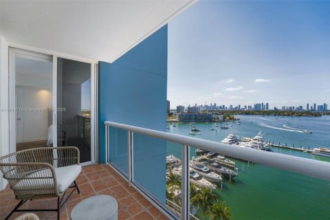 Condo in Miami Beach, Florida, 2 bedrooms  № 2012796 - photo 29