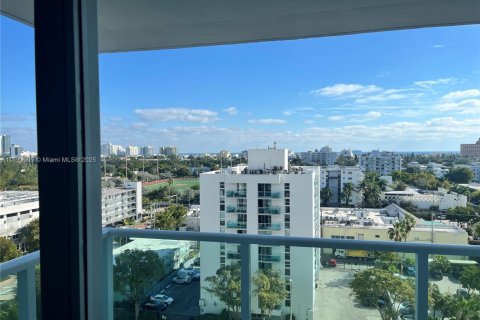 Купить кондоминиум в Майами-Бич, Флорида 50.45м2, № 1702565 - фото 1
