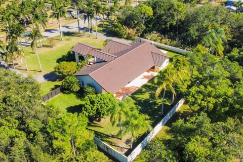 Villa ou maison à louer à Miami, Floride: 4 chambres, 206.24 m2 № 2046302 - photo 13