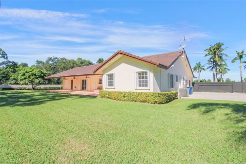 Villa ou maison à louer à Miami, Floride: 4 chambres, 206.24 m2 № 2046302 - photo 9
