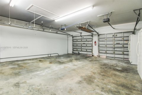 Villa ou maison à louer à Miami, Floride: 4 chambres, 206.24 m2 № 2046302 - photo 4