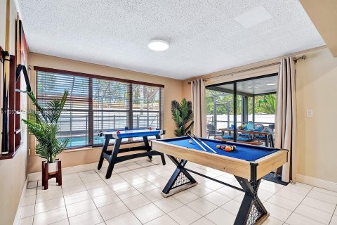 Villa ou maison à louer à Hollywood, Floride: 5 chambres, 200.85 m2 № 1979661 - photo 15