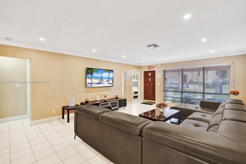 Villa ou maison à louer à Hollywood, Floride: 5 chambres, 200.85 m2 № 1979661 - photo 11