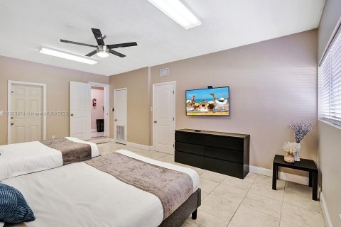 Villa ou maison à louer à Hollywood, Floride: 5 chambres, 200.85 m2 № 1979661 - photo 23