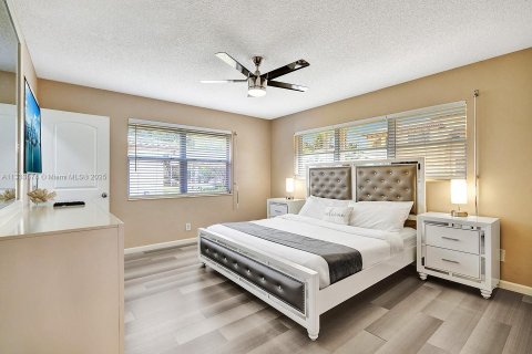 Villa ou maison à louer à Hollywood, Floride: 5 chambres, 200.85 m2 № 1979661 - photo 28