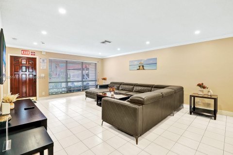 Villa ou maison à louer à Hollywood, Floride: 5 chambres, 200.85 m2 № 1979661 - photo 10