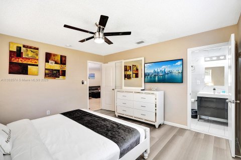 Villa ou maison à louer à Hollywood, Floride: 5 chambres, 200.85 m2 № 1979661 - photo 29