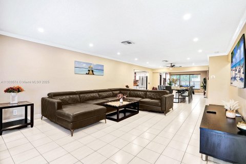 Villa ou maison à louer à Hollywood, Floride: 5 chambres, 200.85 m2 № 1979661 - photo 8