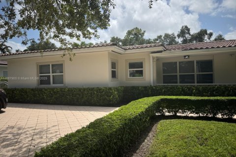 Casa en alquiler en Coral Gables, Florida, 3 dormitorios № 1938651 - foto 1