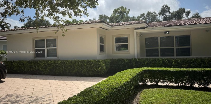Casa en Coral Gables, Florida 3 dormitorios № 1938651