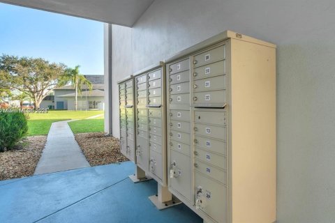 Condo in Hollywood, Florida, 1 bedroom № 1975725 - photo 19