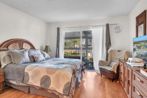 Condo in Hollywood, Florida, 1 bedroom № 1975725 - photo 11