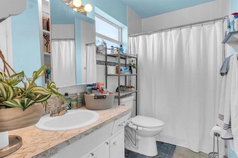 Condo in Hollywood, Florida, 1 bedroom № 1975725 - photo 9